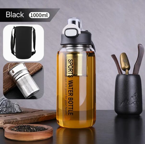 Nagy üveg vizespalack teaelválasztóval